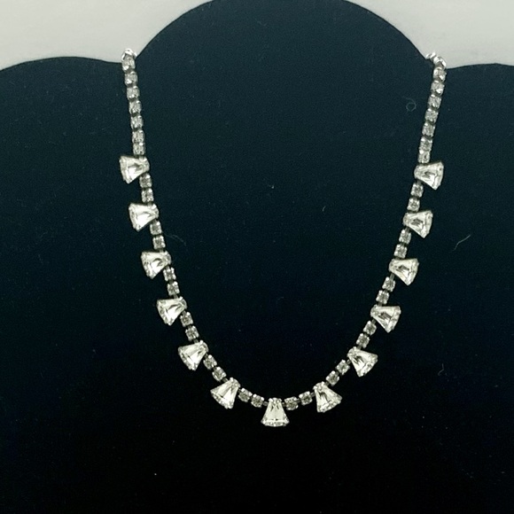 Source Unknown Jewelry - Unsigned Vintage white Rhinestone & Silver Necklace Very Good Condition